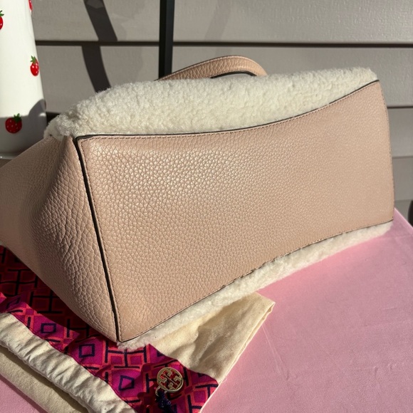 Tory Burch McGraw Shearling Carryall Shoulder Bag with Dust Bag - Picture 9 of 16